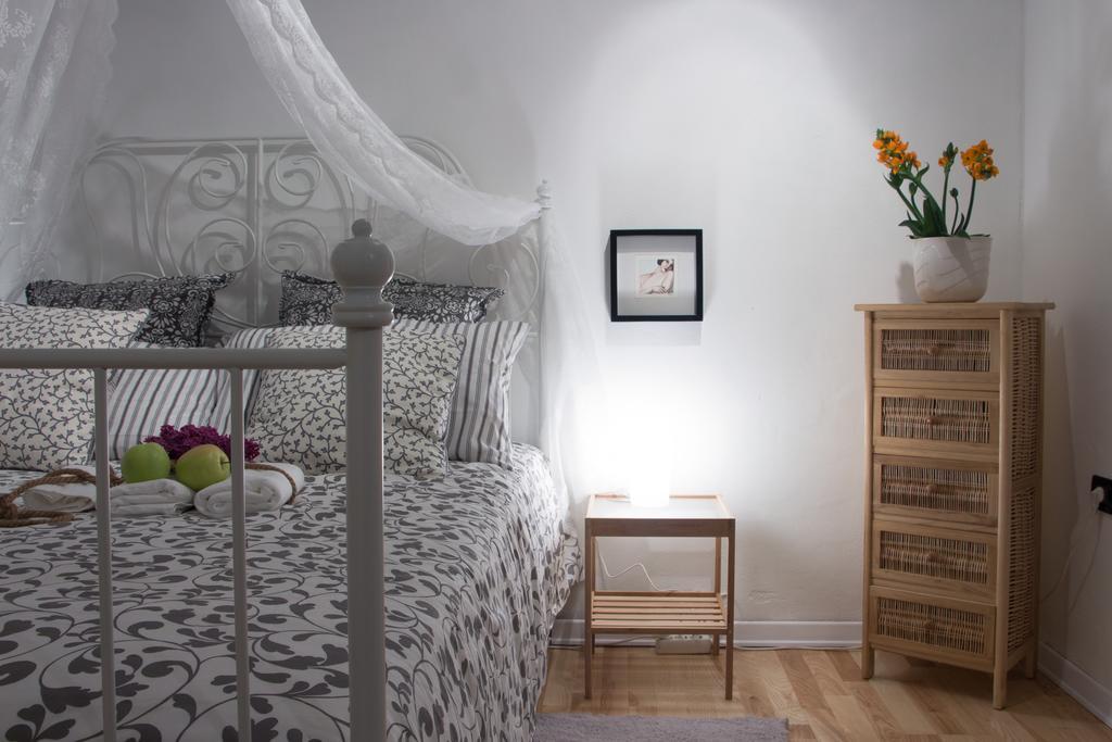 Studio Doroteja Apartment Sezana ภายนอก รูปภาพ